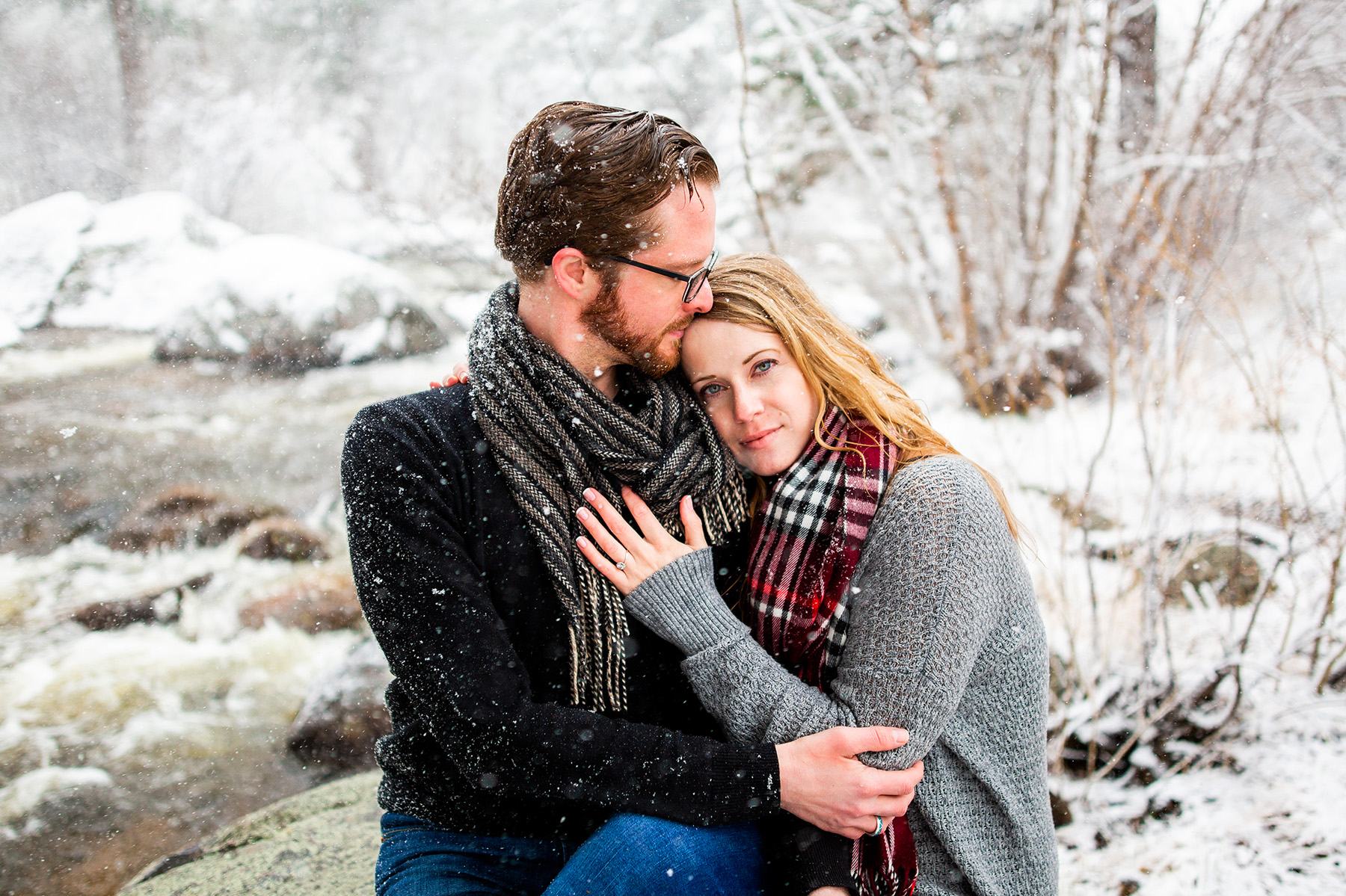 snowy-engagement-photos-in-rocky_001